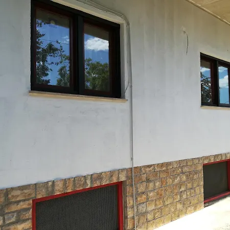 Mis Floura 里耶卡