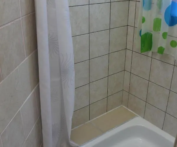 Mis Floura Apartament *