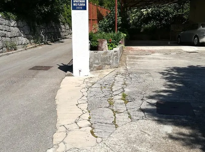 Mis Floura Apartament