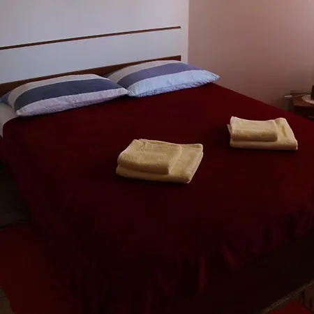 Apartman Mis Floura *