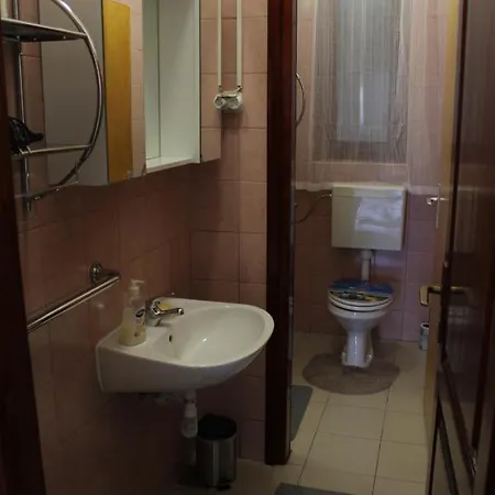 Apartment Mis Floura *