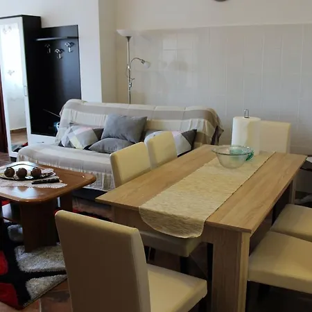 Mis Floura Риека