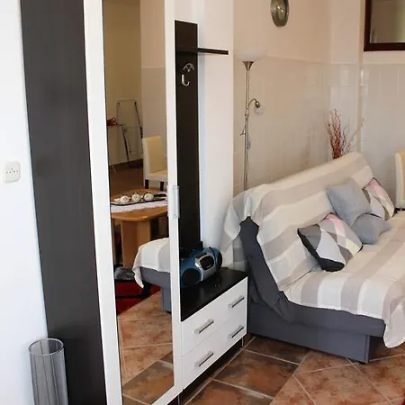 Apartment Mis Floura *