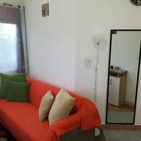 Apartment Mis Floura *