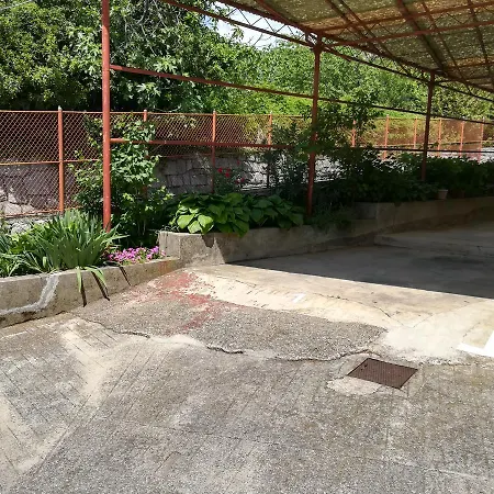 Mis Floura Апартаменты