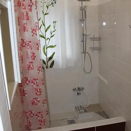 Mis Floura Apartment *