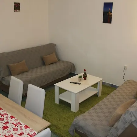 Mis Floura Apartment