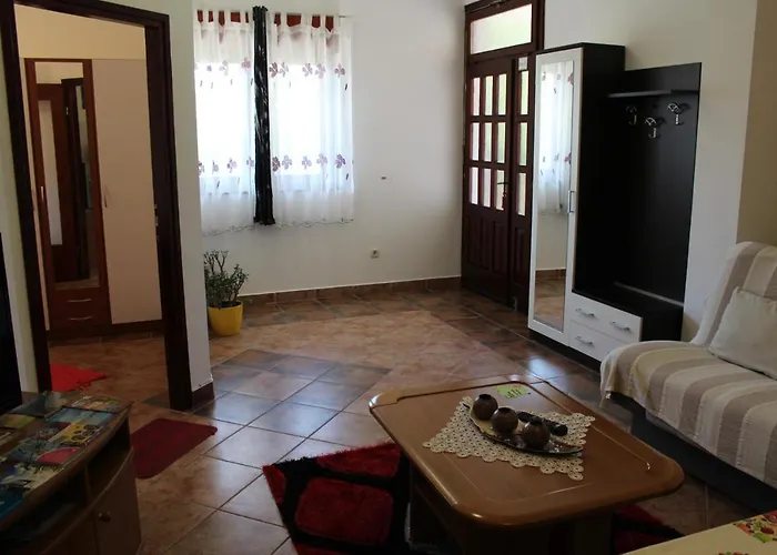 Apartment Mis Floura