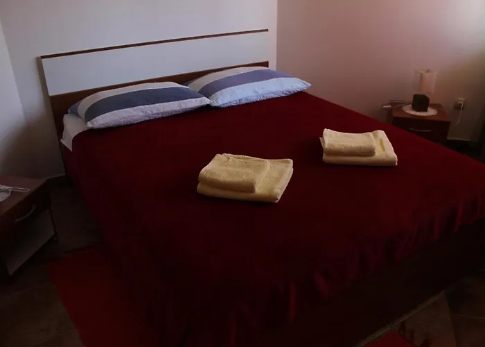 Apartman Mis Floura *