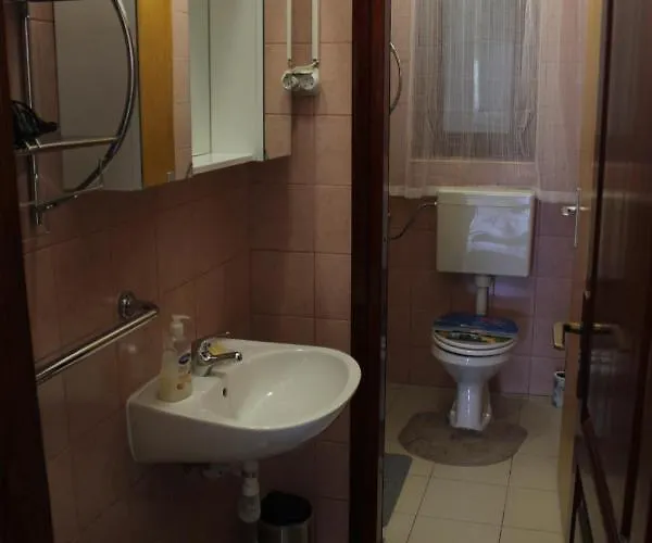 Apartman Mis Floura *