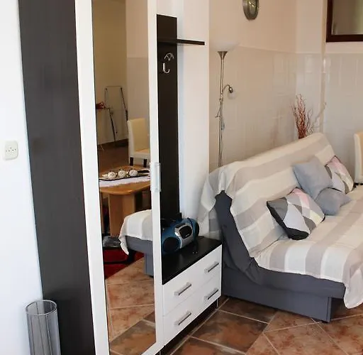Apartment Mis Floura *