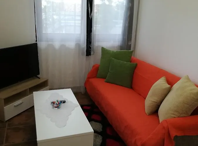 Apartment Mis Floura *