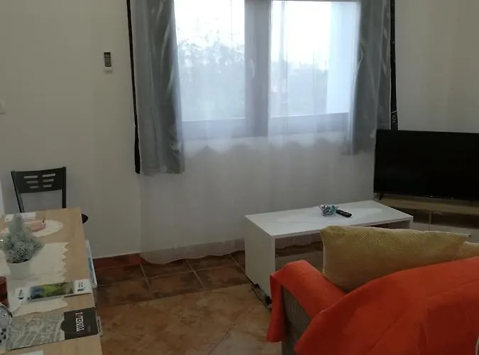 Mis Floura Apartment