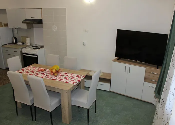 Mis Floura Apartment *