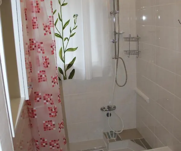Mis Floura Apartment *